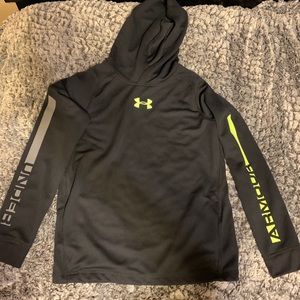 Boys Youth Under Armour medium hooded shirt